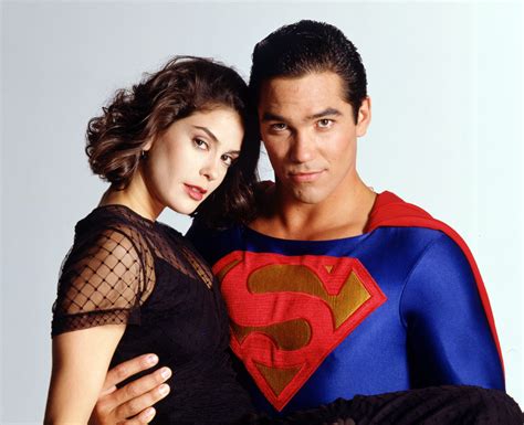  Lois & Clark: Yeni Bir Süper Kahramanın Şehvetli Macerası ve Gizemli Aşk İlişkisi!